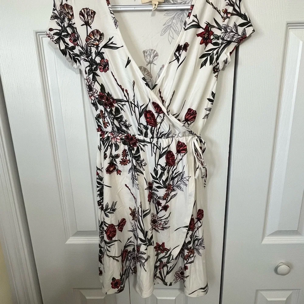 Derek Heart White and Red Floral Midi Dress - Picture 1 of 4